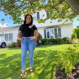 Meet your Posher, Yanira